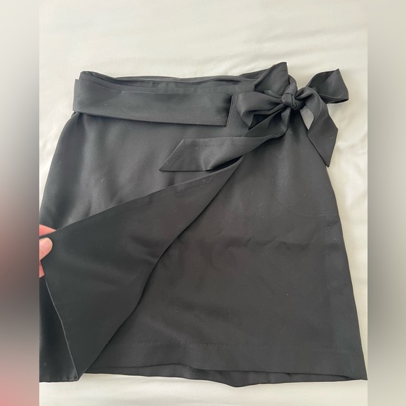 Black Wrapped Skirt, size US S - Picture 2 of 5